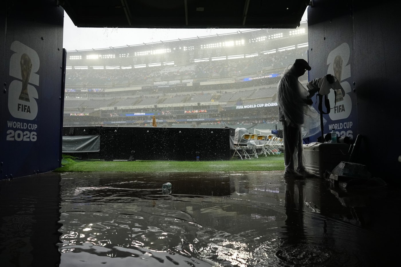 World Cup sees first weather delay, with France-Iraq game in Philadelphia paused for 2 hours | iNFOnews.ca World Cup sees first weather delay, with France-Iraq game in Philadelphia paused for 2 hours | iNFOnews.ca