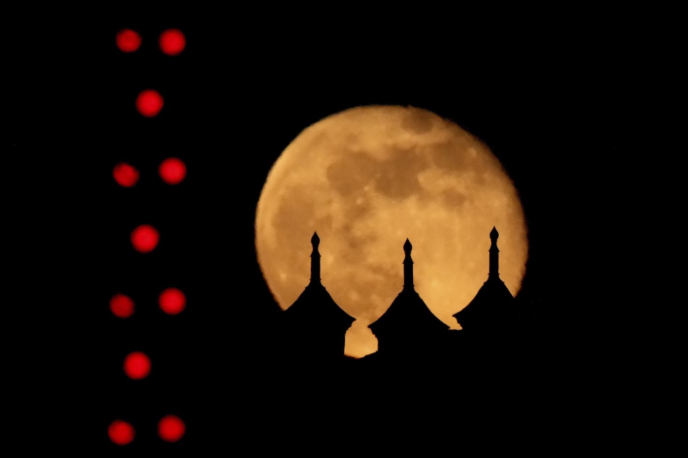 PHOTO COLLECTION: Holiday Lights Around the World | iNFOnews.ca