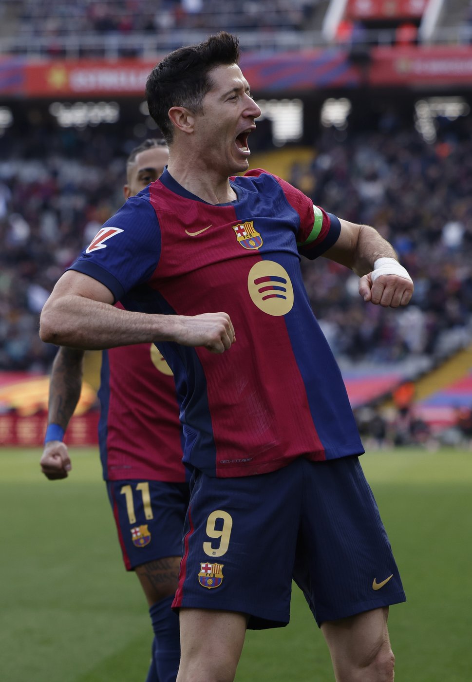Lewandowski scores winner as Barcelona beats Alaves to move closer to the top in Spanish league | iNFOnews.ca
