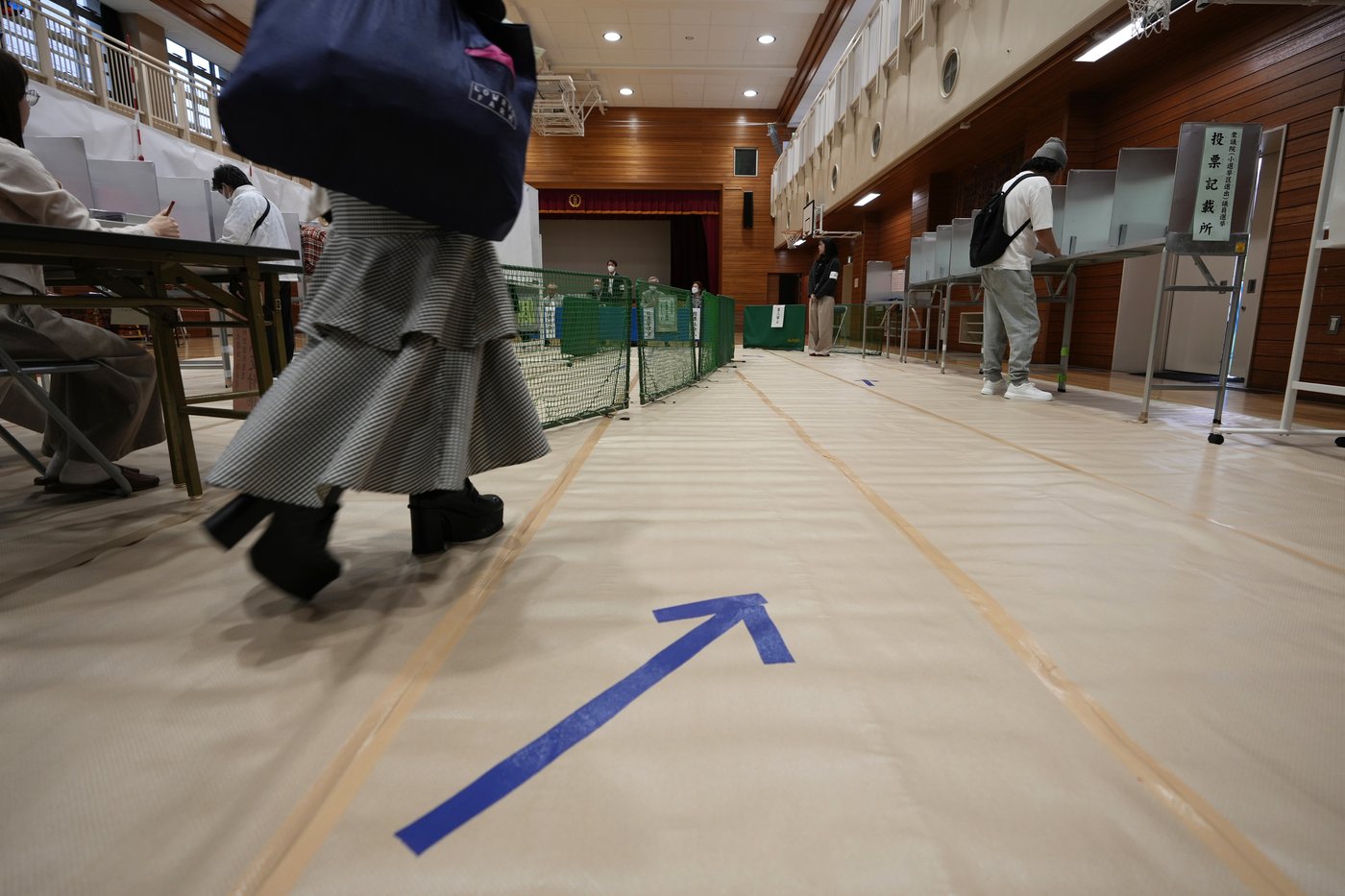 Japan's ruling coalition loses a majority in the lower house, creating political uncertainty | iNFOnews.ca