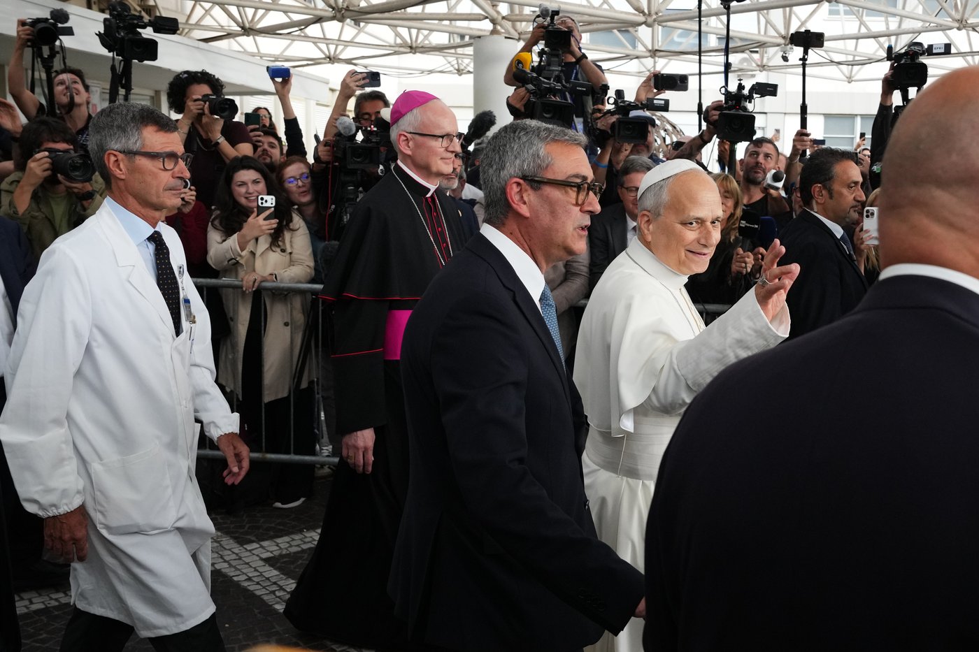 Pope returns to Vatican days after surgery; surgeon says he should be fit for Latin America tour | iNFOnews.ca Pope returns to Vatican days after surgery; surgeon says he should be fit for Latin America tour | iNFOnews.ca