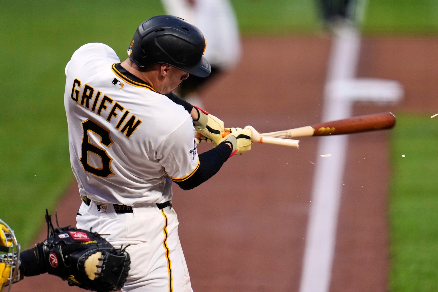 Padres blank Pirates 5-0 for 3rd straight victory, ending Pittsburgh's 5-game win streak | iNFOnews.ca