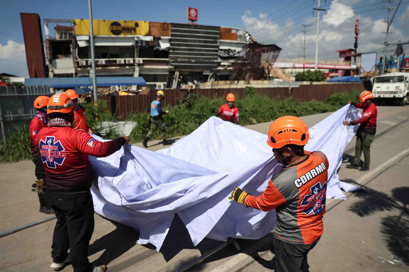 Photos show the aftermath of an earthquake in the southern Philippines | iNwheels