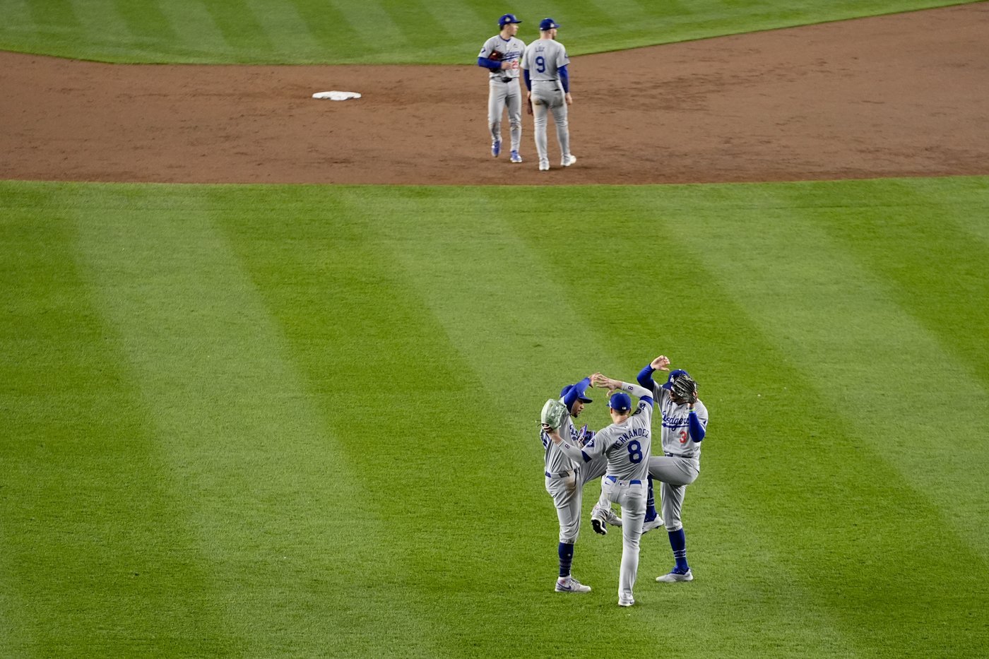 Freeman and Buehler lead Dodgers past slumping Yankees 4-2 for 3-0 advantage in World Series | iNFOnews.ca