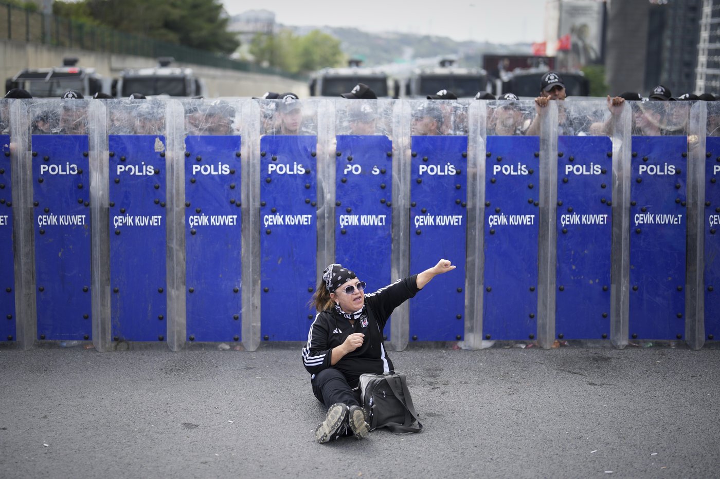 Police use pepper spray at opposition's Istanbul offices as court-appointed leadership arrives | iNFOnews.ca Police use pepper spray at opposition's Istanbul offices as court-appointed leadership arrives | iNFOnews.ca