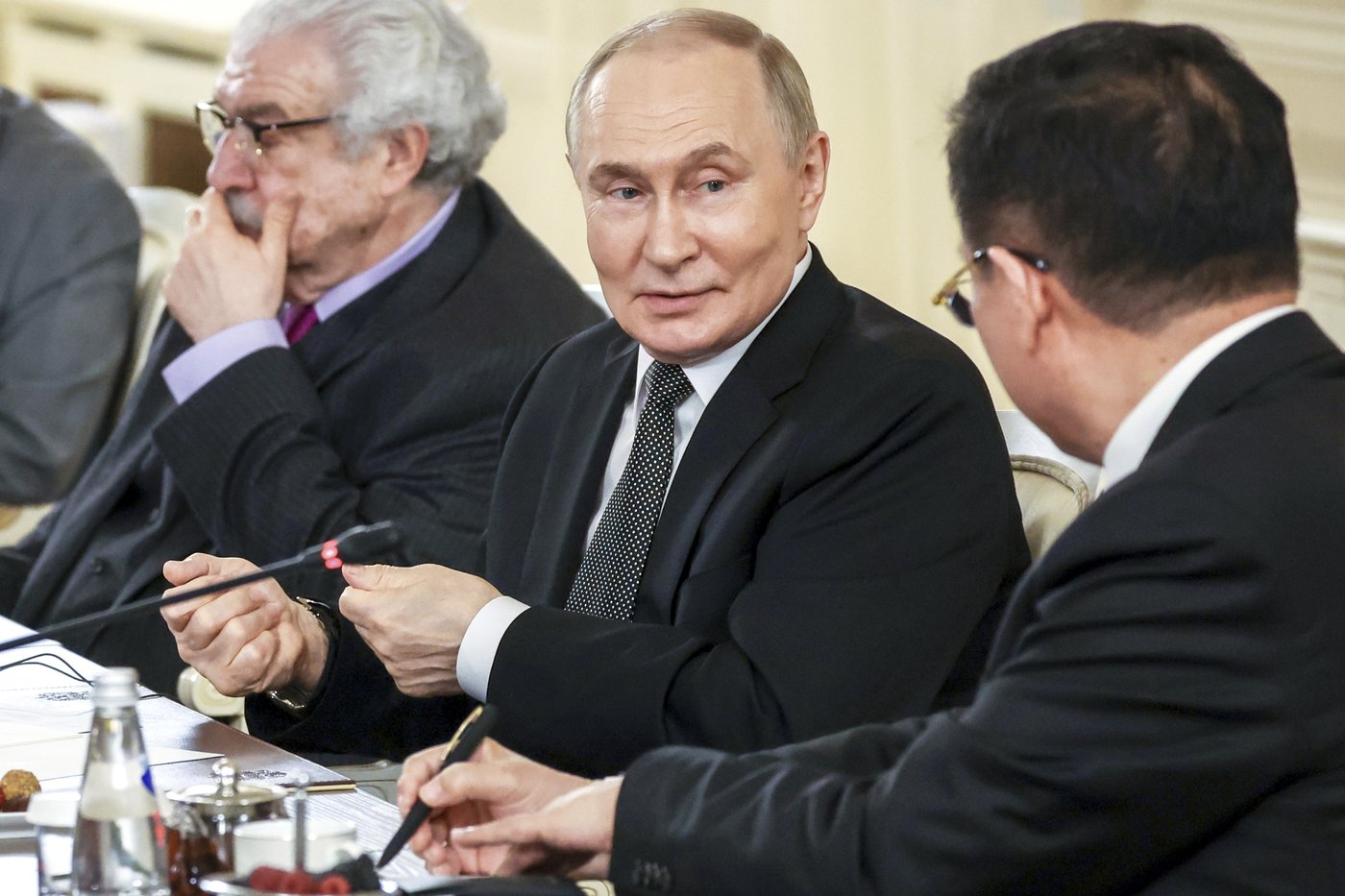 Putin says Russia could help broker a deal between Iran and Israel | iNFOnews.ca