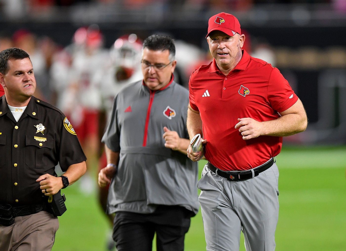 Louisville intercepts 4 of Beck's passes, tops No. 2 Miami 24-21 to end Hurricanes' home streak | iNFOnews.ca Louisville intercepts 4 of Beck's passes, tops No. 2 Miami 24-21 to end Hurricanes' home streak | iNFOnews.ca