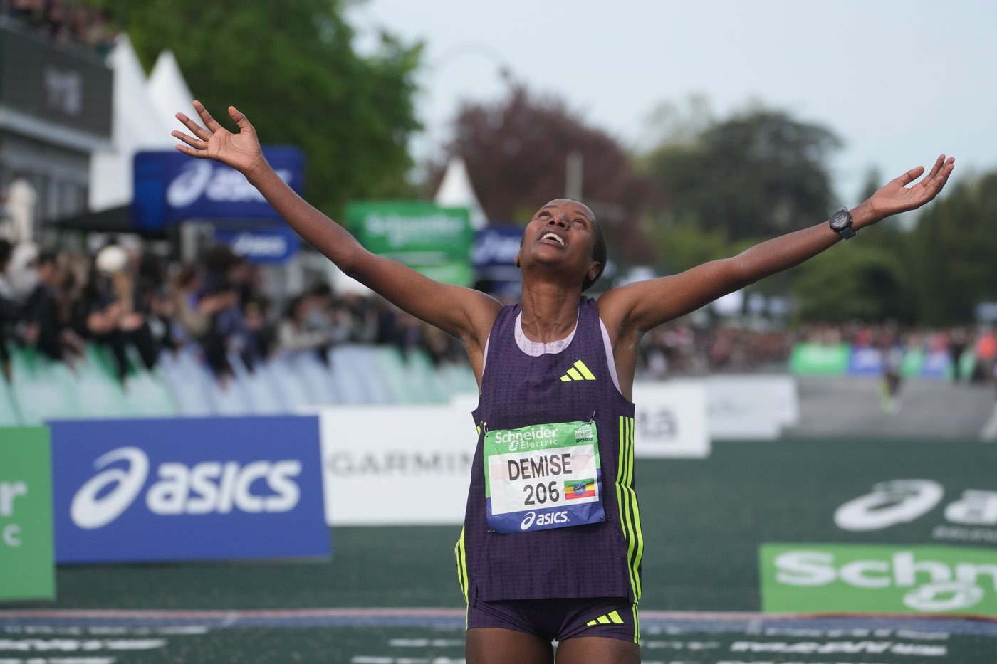 Yemaneberhan Crippa wins Paris Marathon, Ethiopia's Shure Demise smashes record in women’s race | iNFOnews.ca