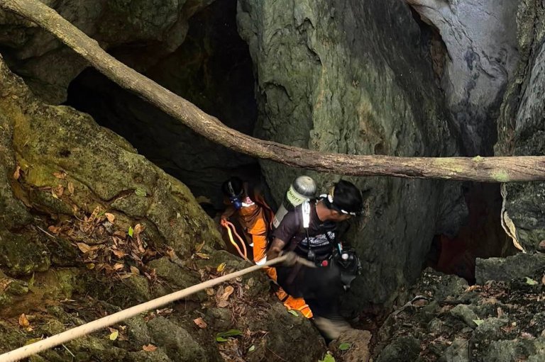 5 villagers missing in a flooded Laos cave for more than a week have been found alive, rescuers say | iNFOnews.ca