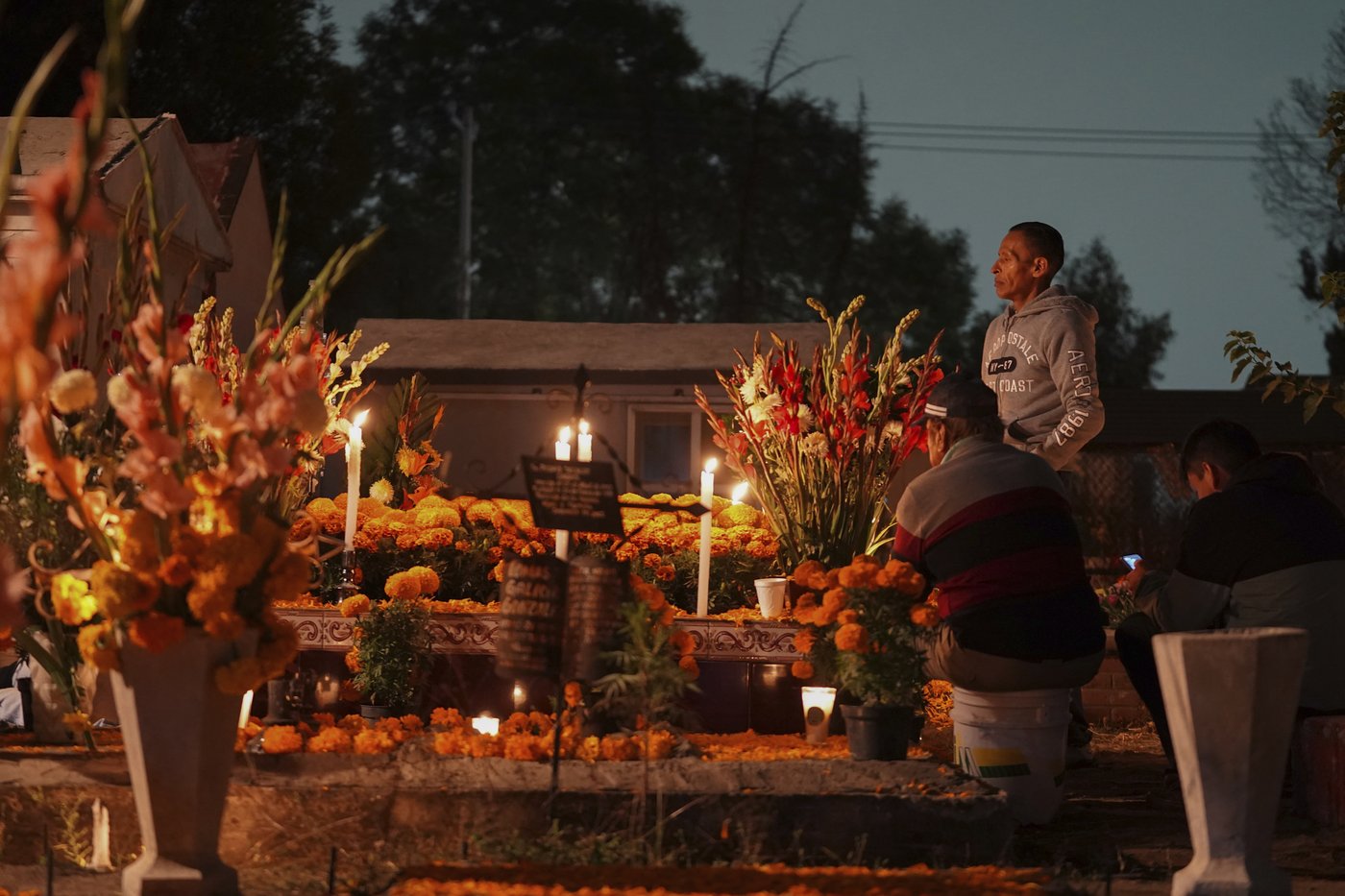 As Mexicans celebrate Day of the Dead, they grapple with what it means to hold on to tradition | iNFOnews.ca