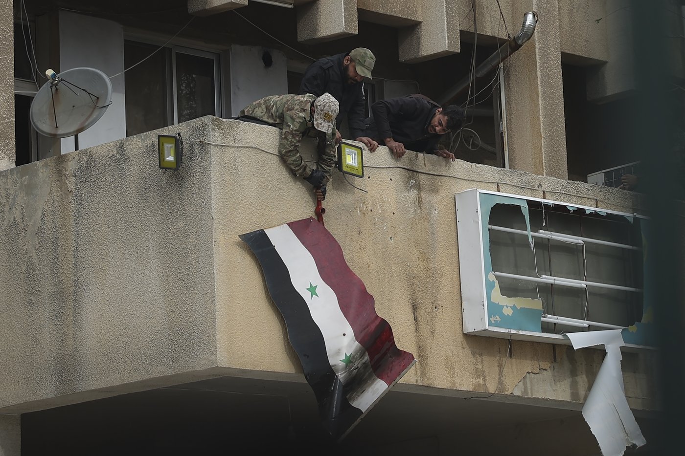 Syria latest: Syrians celebrate Bashar Assad's fall as his whereabouts remain unknown | iNFOnews.ca Syria latest: Syrians celebrate Bashar Assad's fall as his whereabouts remain unknown | iNFOnews.ca