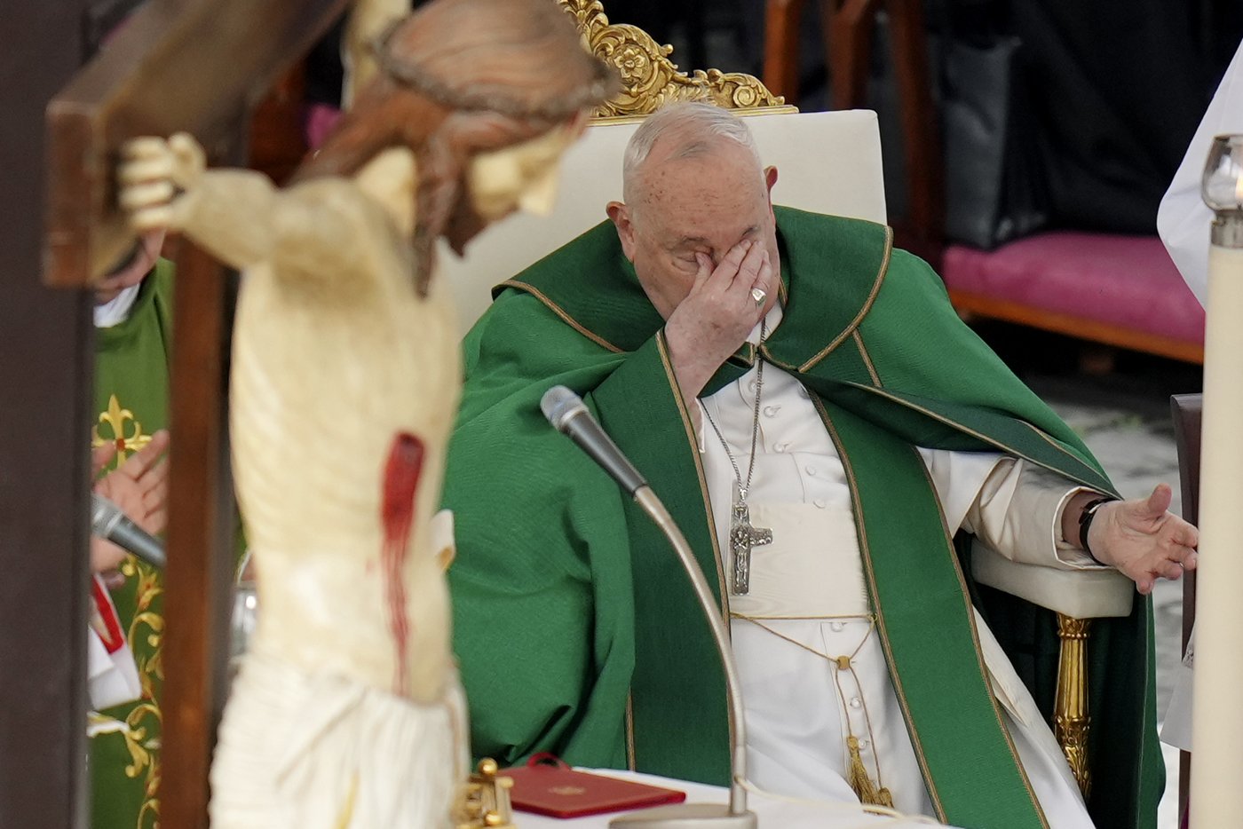Pope rebukes Trump administration over migrant deportations, warns 'it will end badly' | iNFOnews.ca
