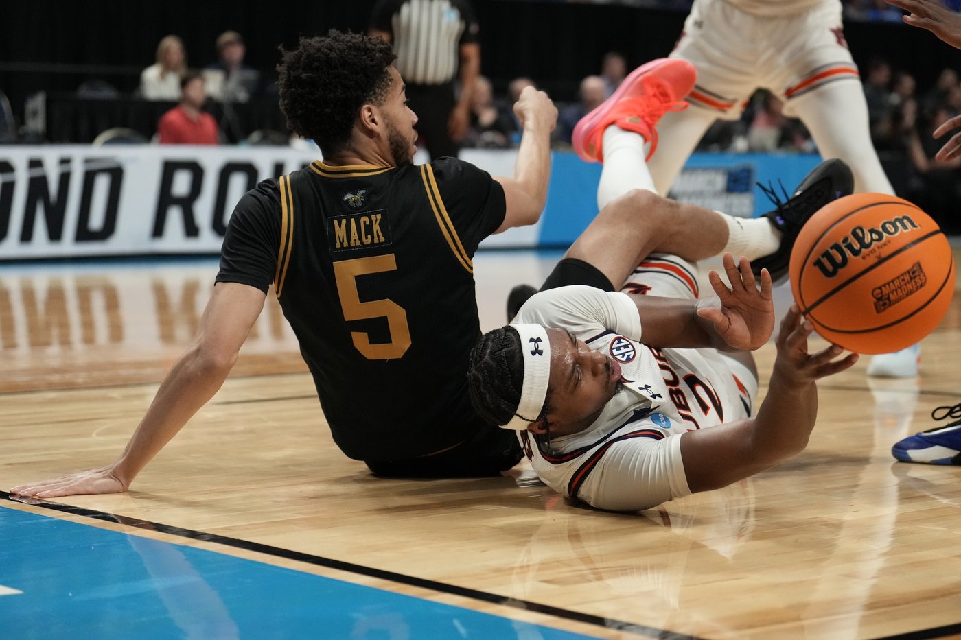 No. 1 overall seed Auburn puts away Alabama State 83-63 to open March Madness | iNFOnews.ca