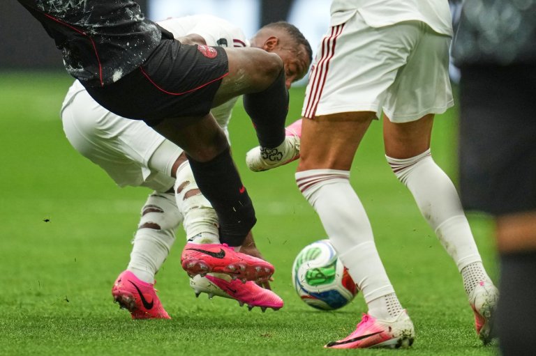 Qatar's Assim Madibo banned for 5 games after breaking the leg of Canada's Ismaël Koné at World Cup | iNFOnews.ca