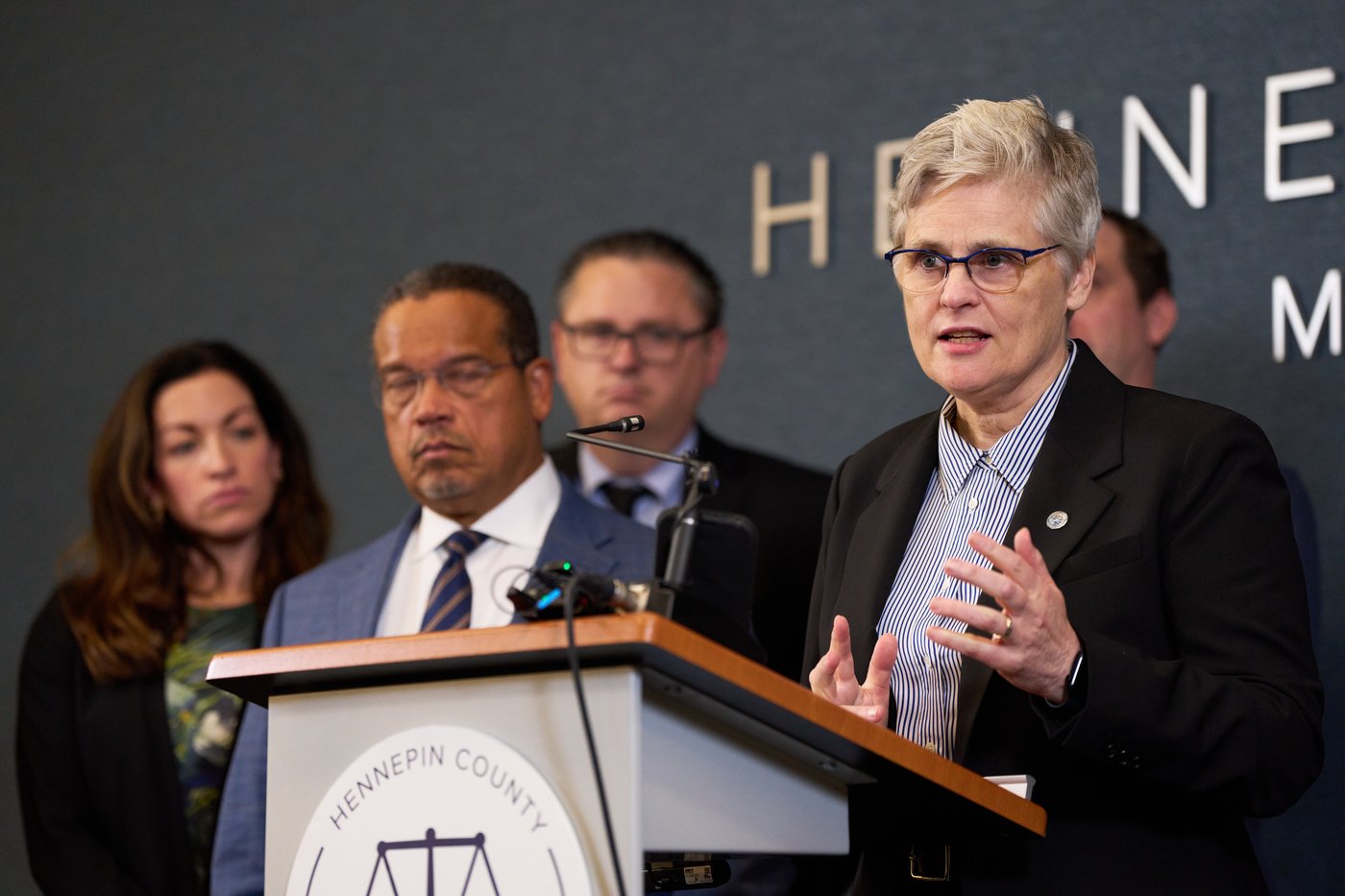 Bail set for ICE officer accused of lying and assault in non-fatal shooting in Minneapolis | iNFOnews.ca