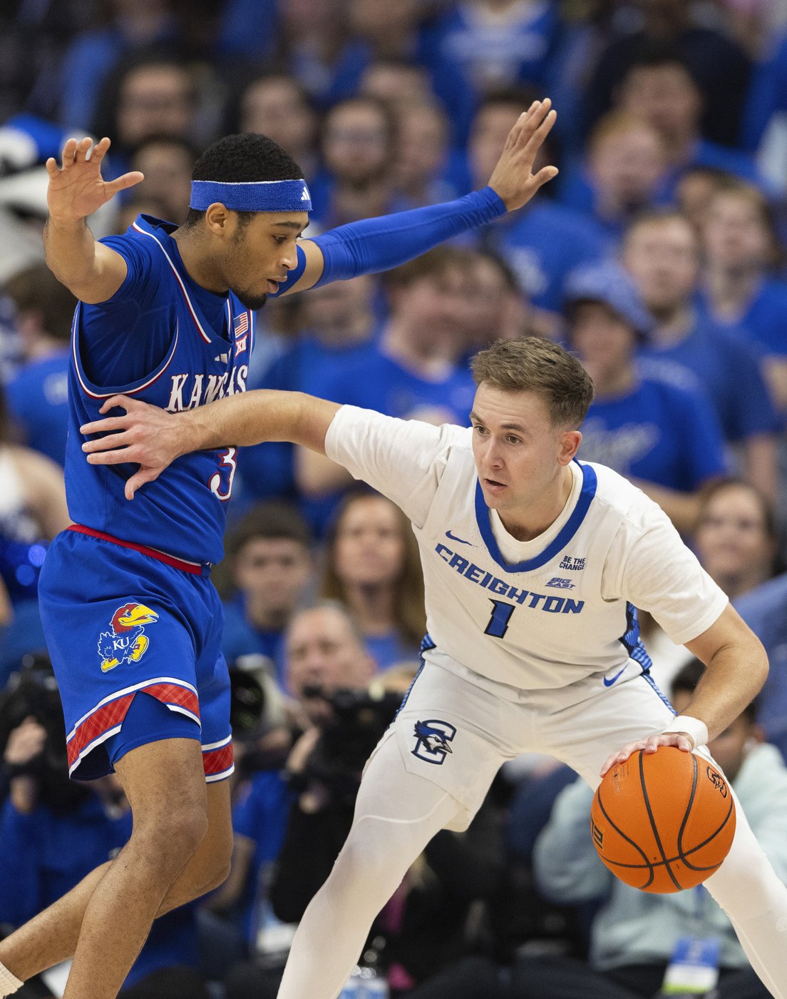 Unranked Creighton knocks off No. 1 Kansas behind Pop Isaacs' season-high 27 points | iNFOnews.ca Unranked Creighton knocks off No. 1 Kansas behind Pop Isaacs' season-high 27 points | iNFOnews.ca