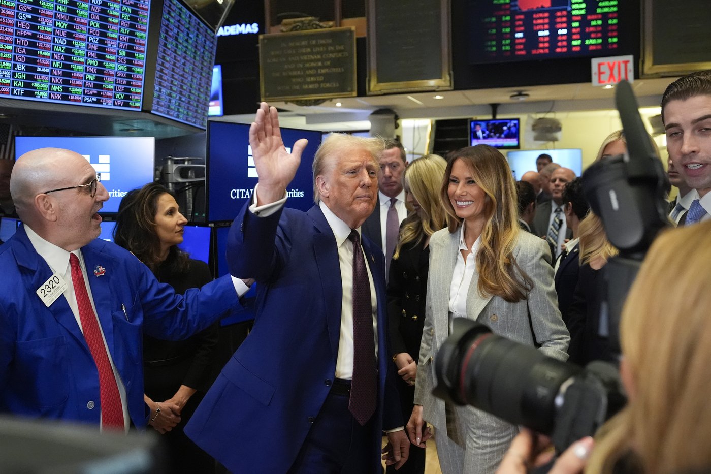 Trump is named Time's Person of the Year and rings the New York Stock Exchange's opening bell | iNFOnews.ca Trump is named Time's Person of the Year and rings the New York Stock Exchange's opening bell | iNFOnews.ca