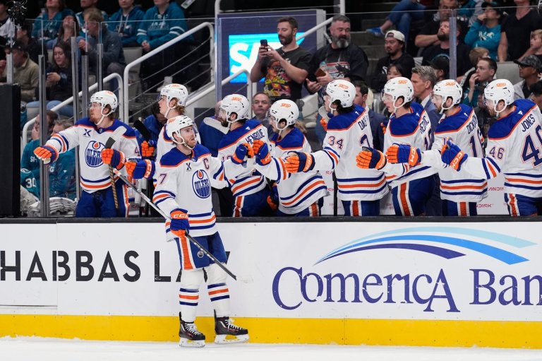 Connor McDavid's hat trick leads the Oilers to a 5-2 win over the Sharks | iNFOnews.ca