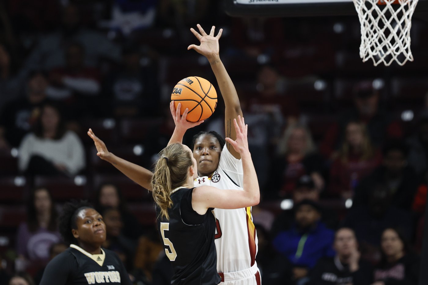 Edwards leads No. 2 South Carolina to 65th straight home win 93-47 over Wofford on Sunday. | iNFOnews.ca
