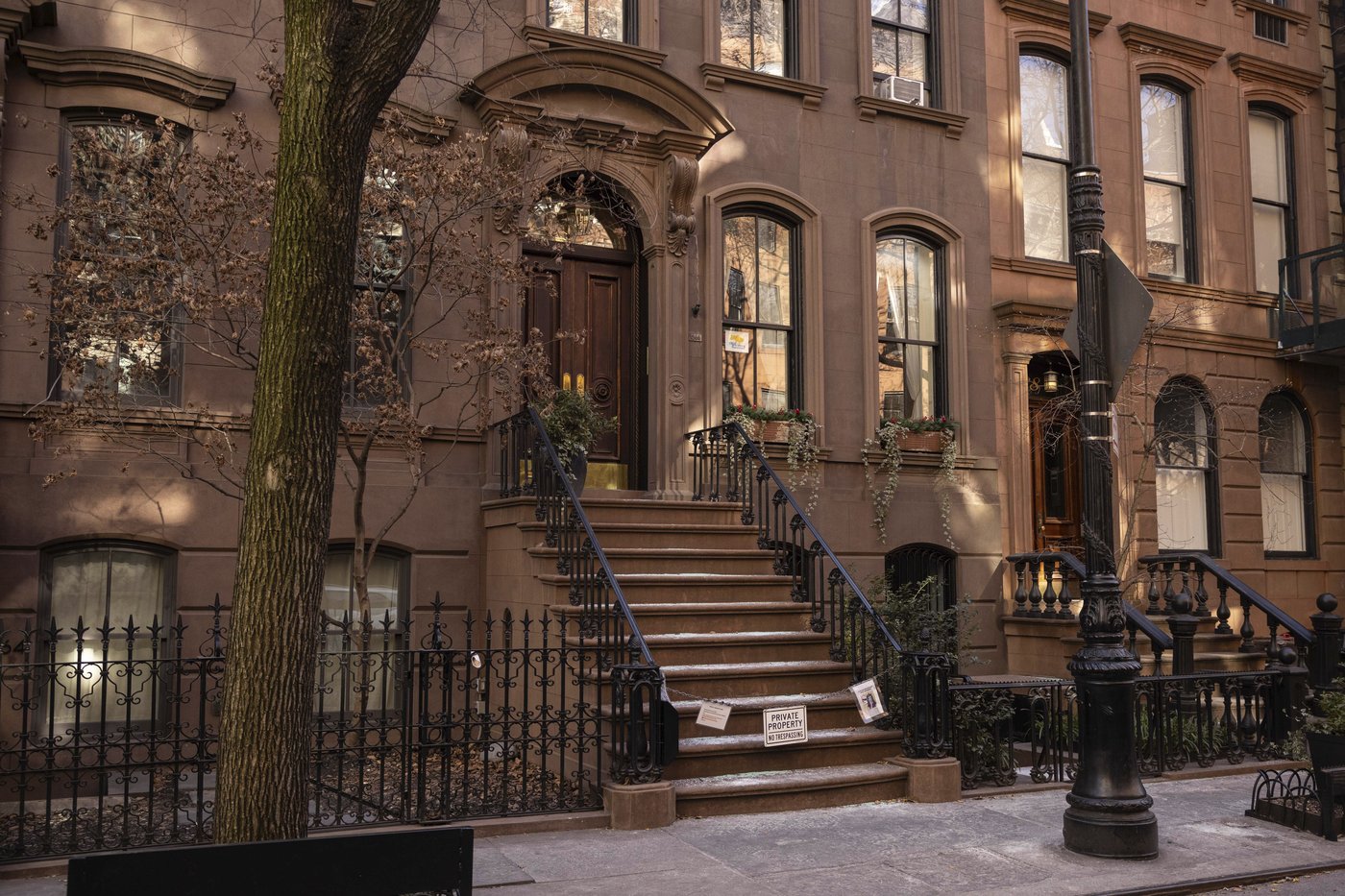 No cupcakes, no cosmos: 'Sex and the City' brownstone in NYC will get a gate to deter tourists | iNFOnews.ca No cupcakes, no cosmos: 'Sex and the City' brownstone in NYC will get a gate to deter tourists | iNFOnews.ca