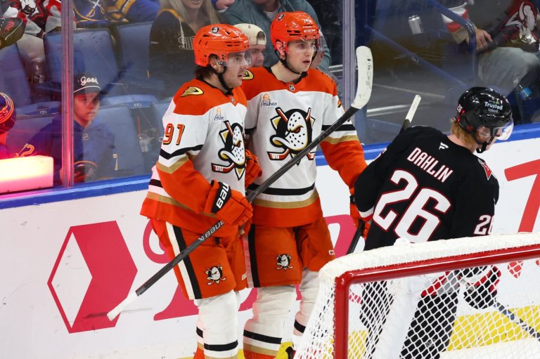 Ducks' Leo Carlsson out 3-5 weeks with thigh injury, threatening his OIympic availability for Sweden | iNFOnews.ca