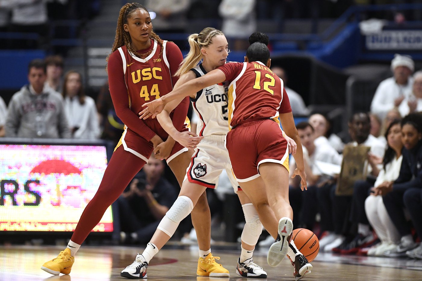 JuJu Watkins and No. 7 USC hold off Paige Bueckers and fourth-ranked UConn 72-70 | iNFOnews.ca JuJu Watkins and No. 7 USC hold off Paige Bueckers and fourth-ranked UConn 72-70 | iNFOnews.ca