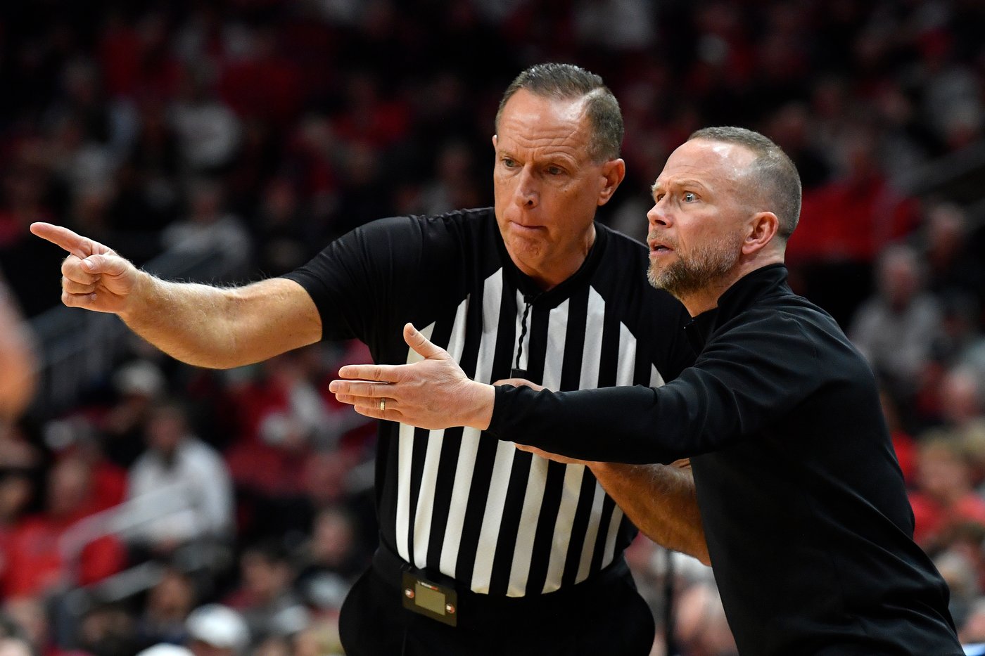 Ryan Conwell, Khani Rooths each score 12 to help No. 24 Louisville outlast Notre Dame 76-65 | iNFOnews.ca Ryan Conwell, Khani Rooths each score 12 to help No. 24 Louisville outlast Notre Dame 76-65 | iNFOnews.ca