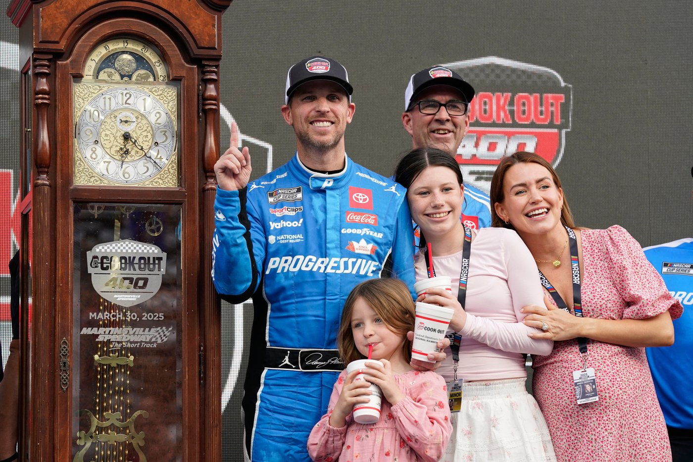 Denny Hamlin qualifies first at Martinsville, moves into tie for 10th in NASCAR poles | iNFOnews.ca