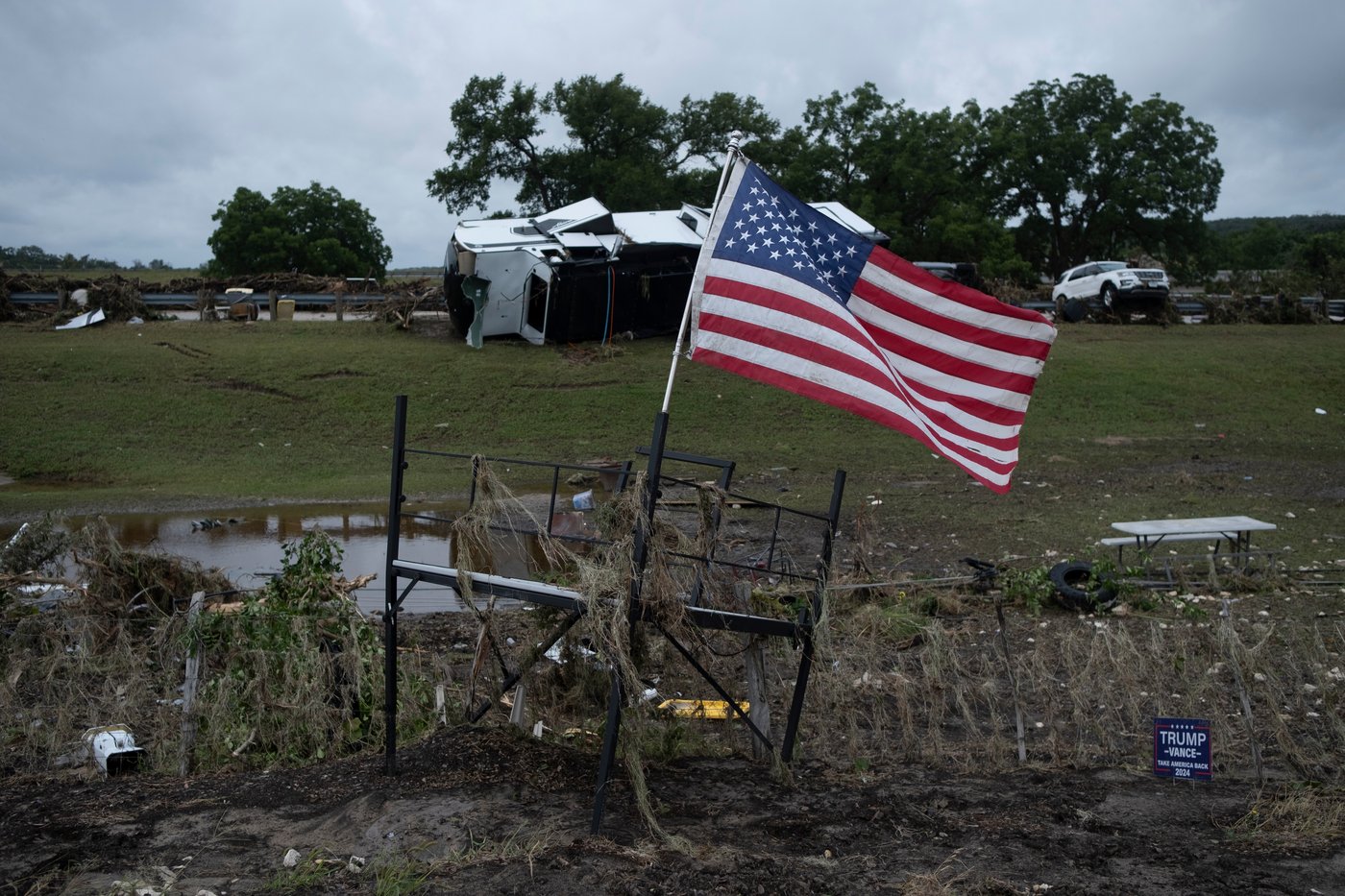 Catastrophic flooding sweeps across Texas, in photos | iNFOnews.ca