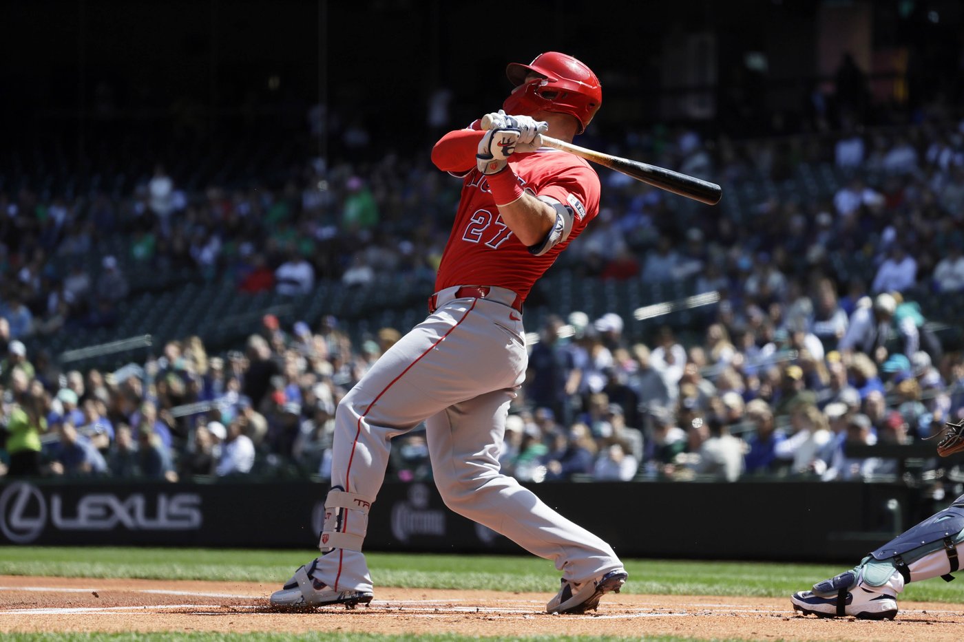 Surging Mariners beat Angels 9-3; Trout leaves game early with sore knee | iNFOnews.ca Surging Mariners beat Angels 9-3; Trout leaves game early with sore knee | iNFOnews.ca