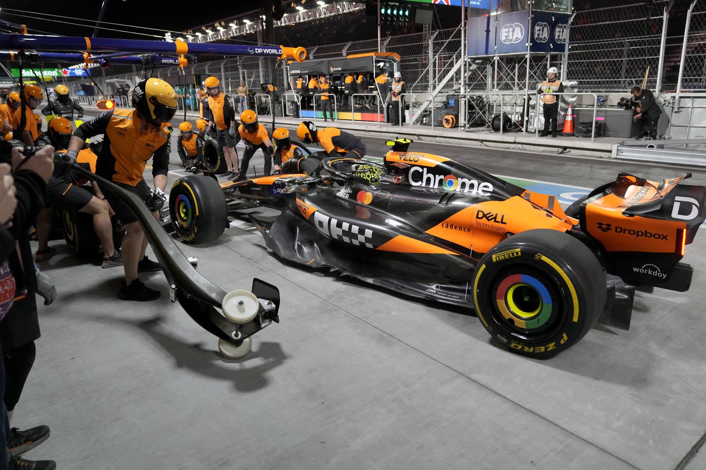 Red Bull makes mistake with rear wing in Las Vegas that could stall Verstappen's title chances | iNFOnews.ca