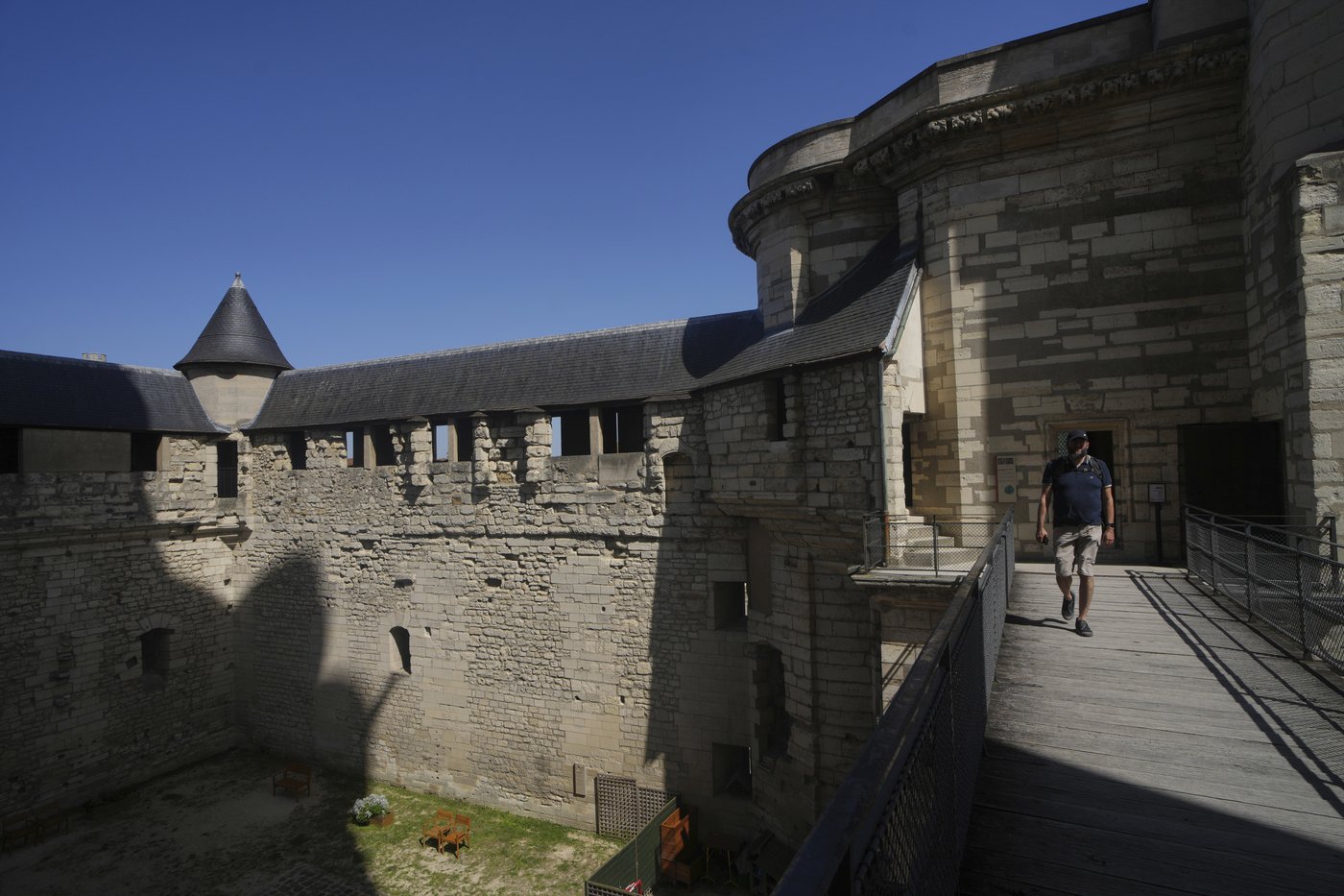 Escape the crowds at Versailles with a trip to Vincennes, Paris' quieter chateau | iNFOnews.ca Escape the crowds at Versailles with a trip to Vincennes, Paris' quieter chateau | iNFOnews.ca