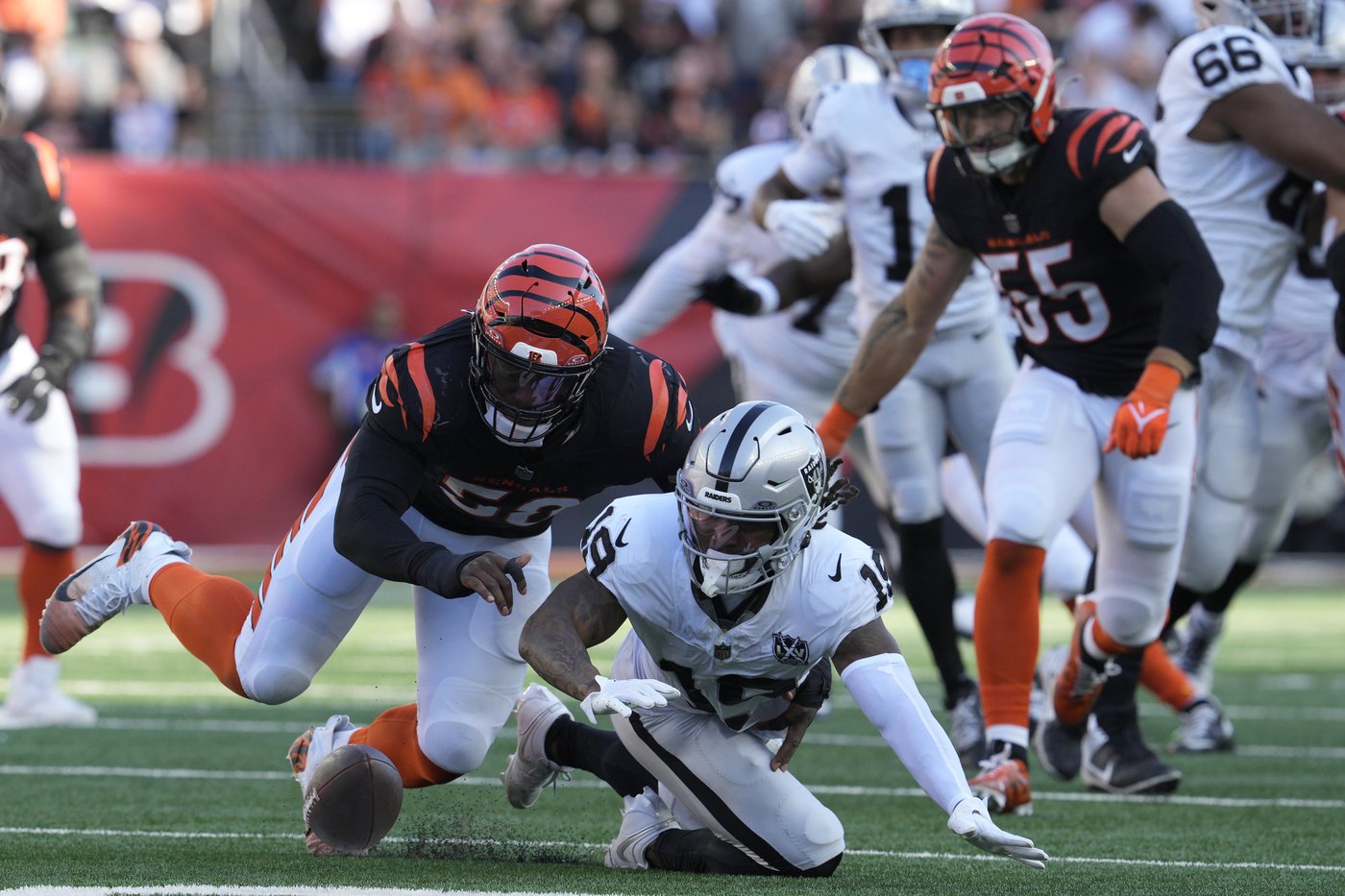 Burrow ties career high with 5 TD passes as Bengals get first home win, 41-24 over Raiders | iNFOnews.ca Burrow ties career high with 5 TD passes as Bengals get first home win, 41-24 over Raiders | iNFOnews.ca
