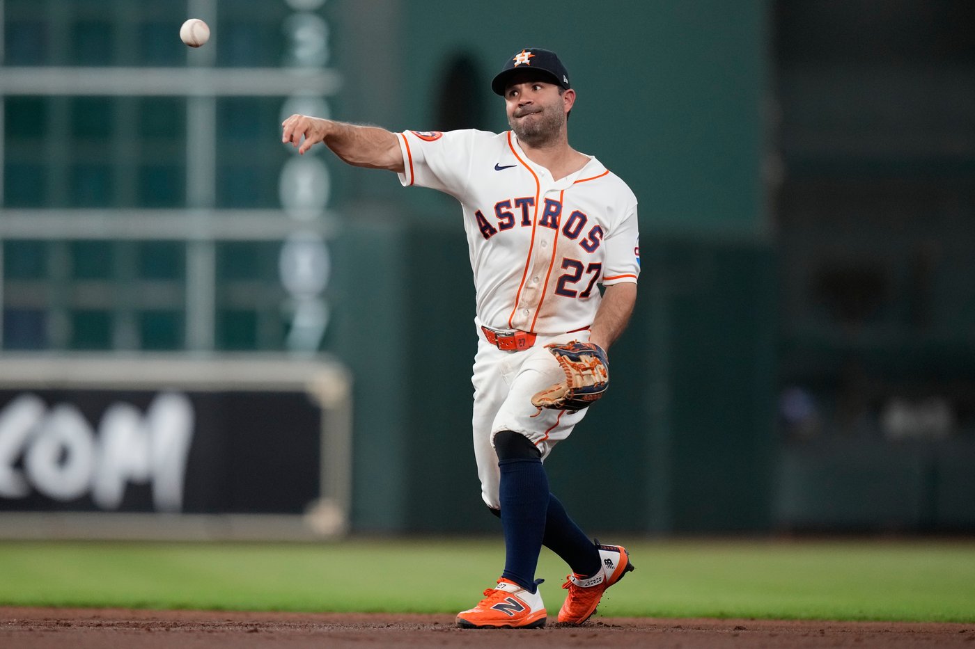 Astros hit again by injuries as Jose Altuve heads to the IL with a grade 2 oblique strain | iNFOnews.ca Astros hit again by injuries as Jose Altuve heads to the IL with a grade 2 oblique strain | iNFOnews.ca