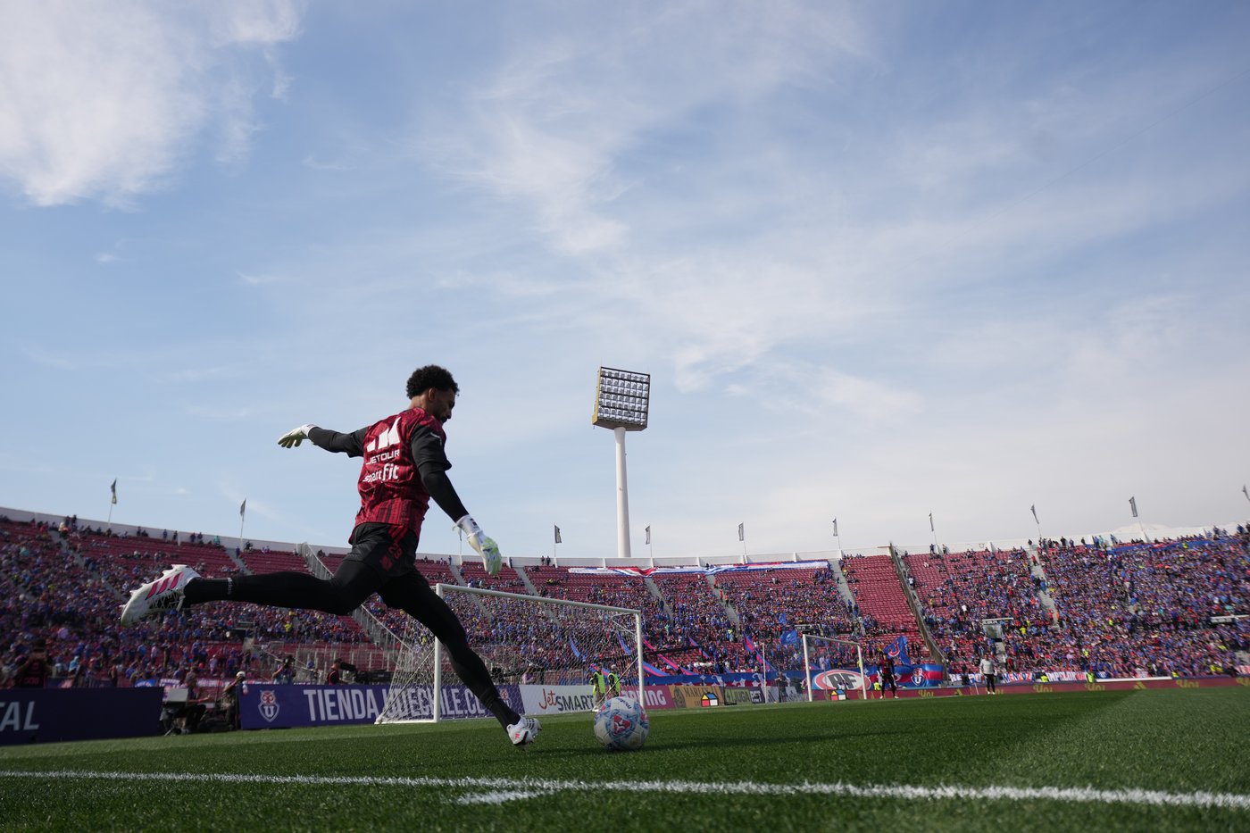 World Cup personality Vozinha makes his first Colo-Colo start in a Copa Chile match | iNFOnews.ca