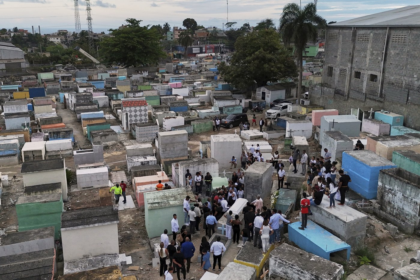 53 frantic hours of searching for survivors after the roof collapses at an iconic Dominican club | iNFOnews.ca 53 frantic hours of searching for survivors after the roof collapses at an iconic Dominican club | iNFOnews.ca