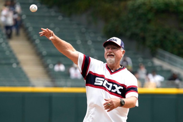 White Sox chairman Reinsdorf officiates wedding of former Rookie of Year Kittle during game | iNFOnews.ca