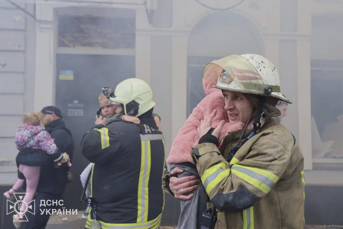A major Russian drone and missile attack on Ukraine kills at least 6 people, officials say | iNFOnews.ca A major Russian drone and missile attack on Ukraine kills at least 6 people, officials say | iNFOnews.ca