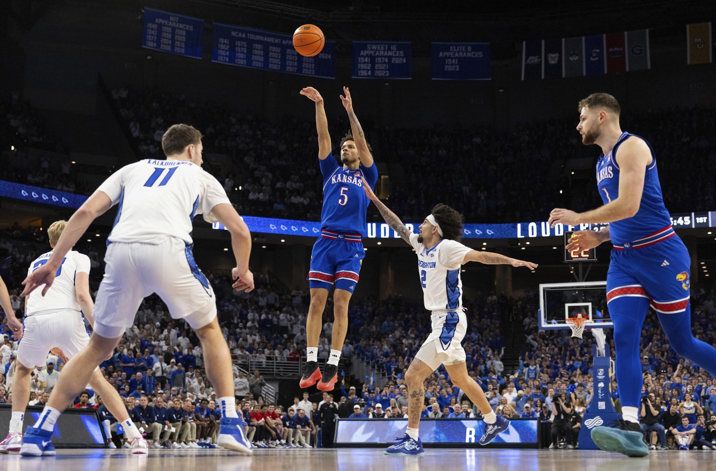 Unranked Creighton knocks off No. 1 Kansas behind Pop Isaacs' season-high 27 points | iNFOnews.ca Unranked Creighton knocks off No. 1 Kansas behind Pop Isaacs' season-high 27 points | iNFOnews.ca