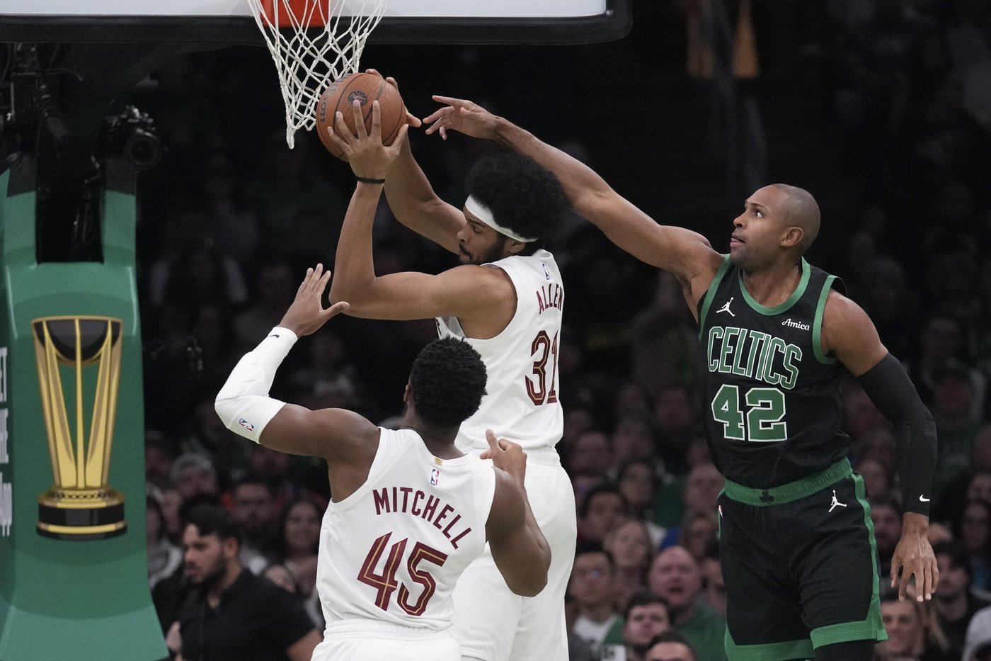 Celtics hand Cavaliers first loss of season, winning 120-117 to end Cleveland's 15-game win streak | iNFOnews.ca