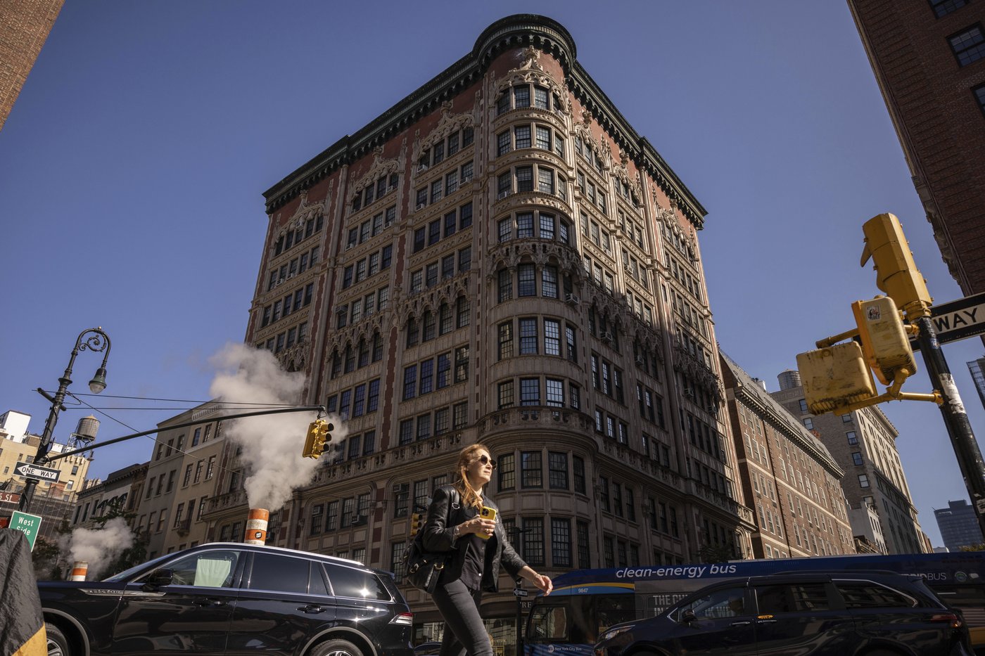 Rudy Giuliani is ordered to turn over assets to 2 Georgia election workers. How will that work? | iNFOnews.ca