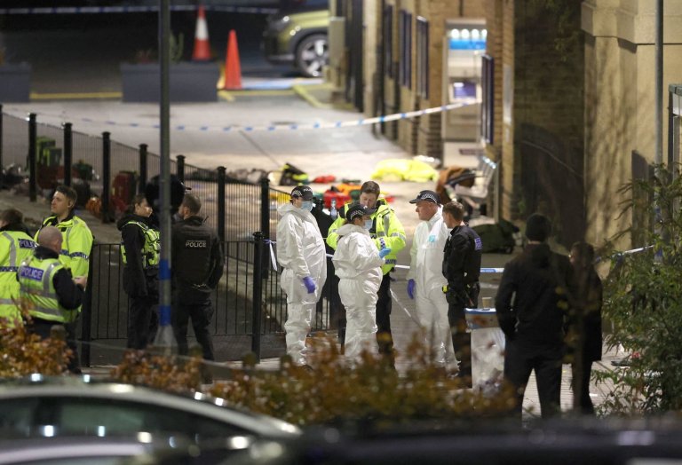 UK police detain 2 suspects after train stabbings leave 9 people with life-threatening injuries | iNFOnews.ca