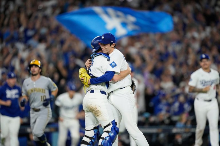 Shohei Ohtani hits 3 homers, dominates on mound in Dodgers' clinching 5-1 NLCS win over Brewers | iNFOnews.ca