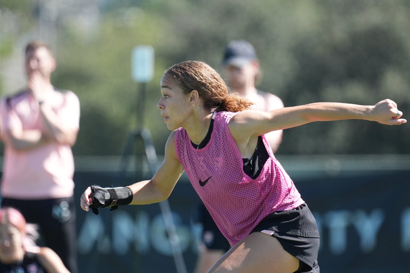 Ten months after her heart stopped during a game, Angel City's Savy King returns to the pitch | iNFOnews.ca
