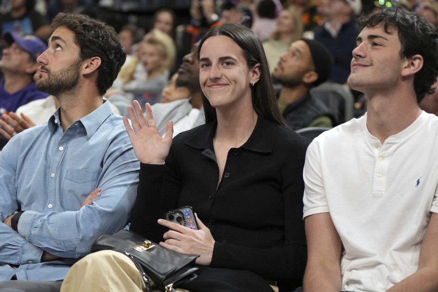Devin Booker scores 27, Suns win 113-105 as Warriors lose their 4th straight game | iNFOnews.ca Devin Booker scores 27, Suns win 113-105 as Warriors lose their 4th straight game | iNFOnews.ca