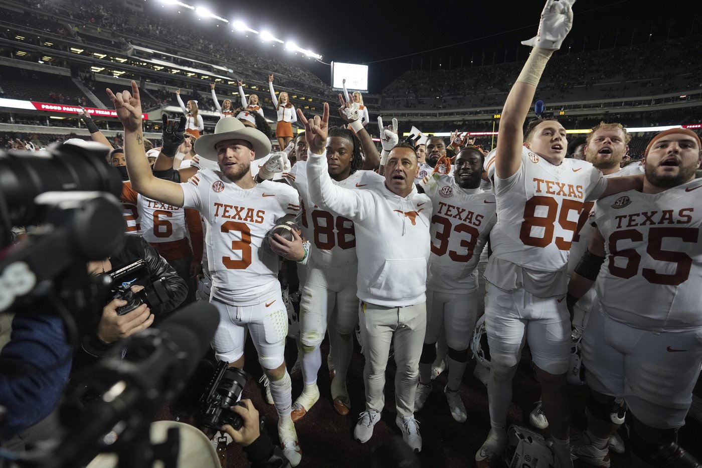 Wisner has career day as No. 3 Texas advances to SEC title game with 17-7 win over No. 20 Texas A&M | iNFOnews.ca Wisner has career day as No. 3 Texas advances to SEC title game with 17-7 win over No. 20 Texas A&M | iNFOnews.ca