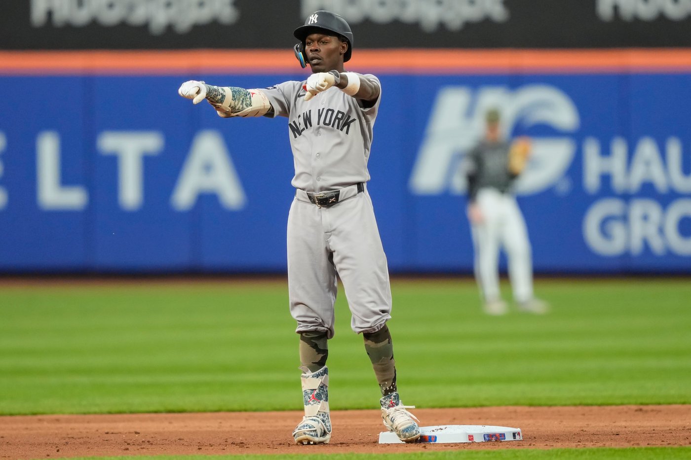 Jazz Age style: Chisholm borrows Stanton's baggy pants, Caballero's bat to spark turnaround | iNFOnews.ca