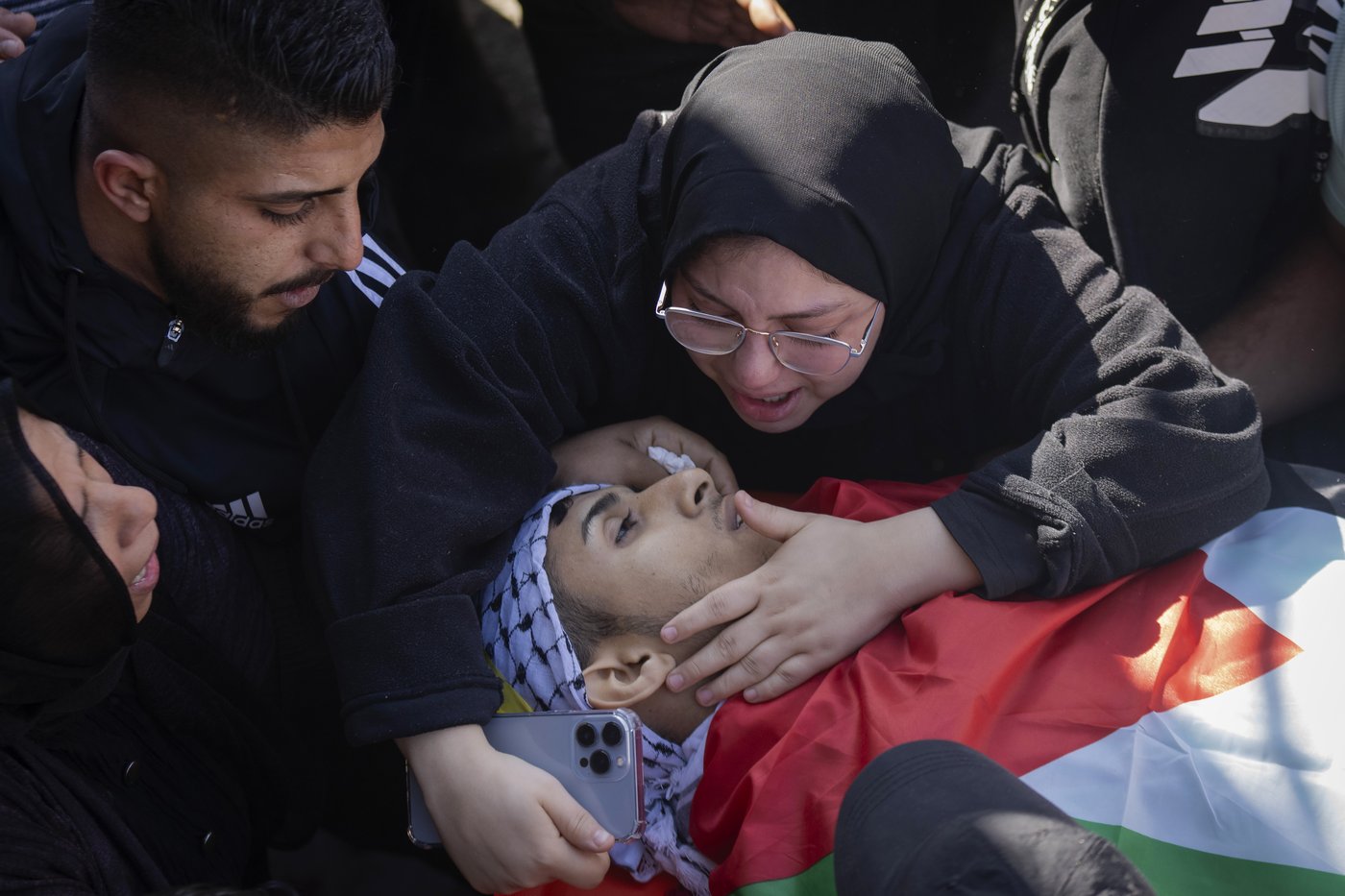 New Israeli airstrikes in southern Gaza kill at least 10, hospital workers say | iNFOnews.ca