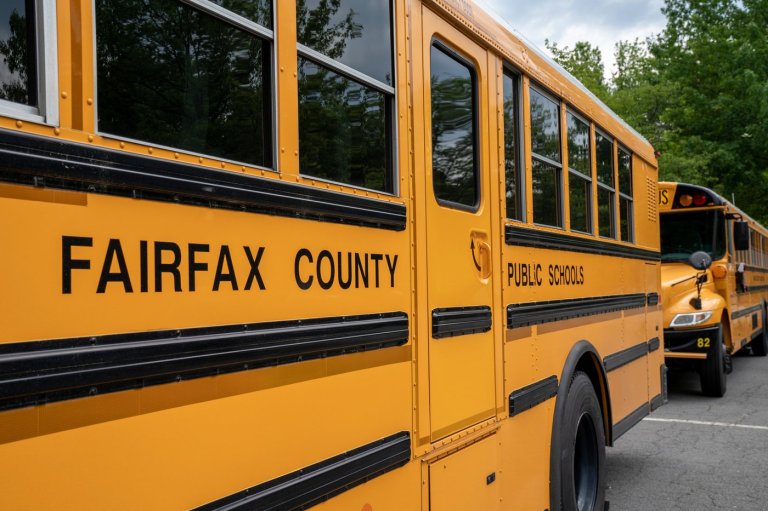 Trump administration to hold back grants from NYC, Chicago, Fairfax schools over bathroom policies | iNFOnews.ca
