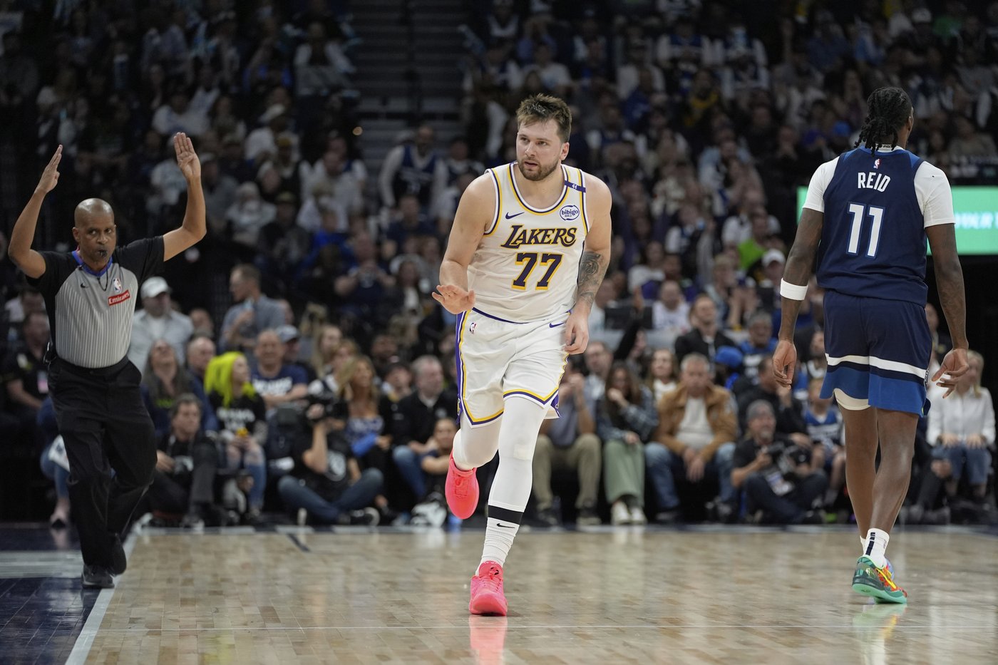 Timberwolves push Lakers to edge of elimination with 116-113 comeback win behind Edwards' 43 points | iNFOnews.ca